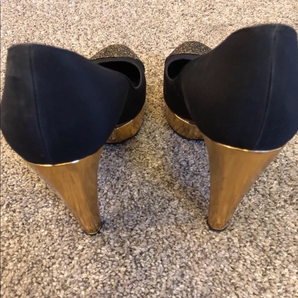 Authentic Chanel Cap Toe Platform Pump - Picture 3 of 8